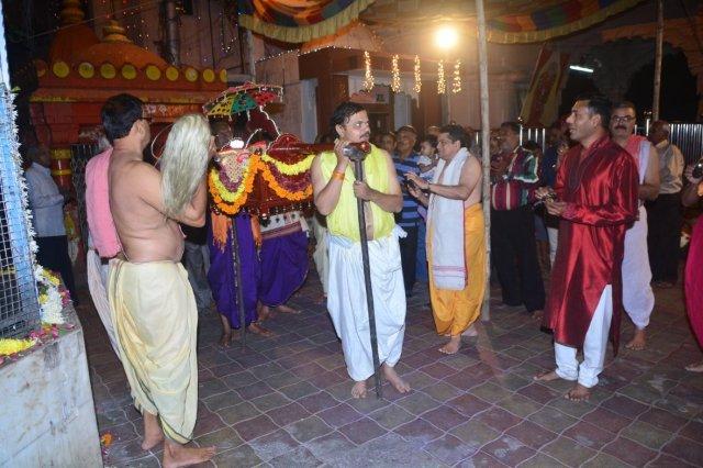 Aarti by Maharaja Samrjitsingh Gaekward